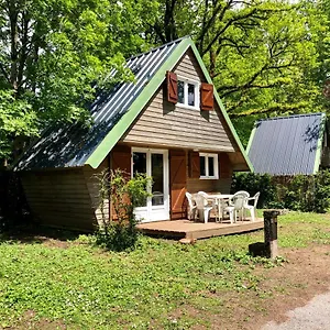  Camping Chalets Dans Le Parc D'un Manoir Du 19eme Siècle France